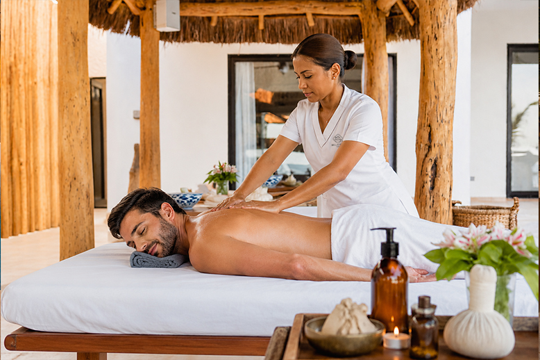 bella-vita-tulum-wellness-retreat-outdoor-massage