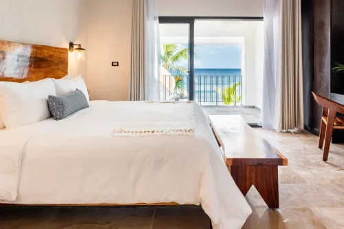 Beachview King-size bedroom