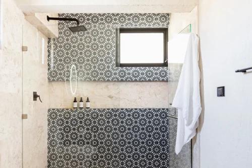 Villa Modern Bathroom