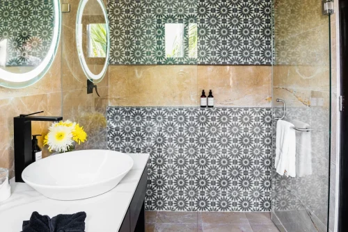 Elegant En-Suite Bathroom